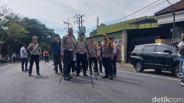 Olah TKP Laka Maut Bus di Kota Batu