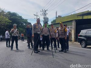 Olah TKP Laka Maut Bus Tewaskan 4 Orang, Akses Jalan Utama Kota Batu Ditutup