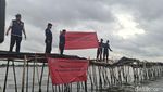 Melihat dari Dekat Pagar Misterius 30,16 Km di Laut Tangerang