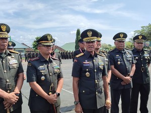 Joni Pemanjat Tiang dan 217 Bintara Selesaikan Pendidikan TNI AD di Bali