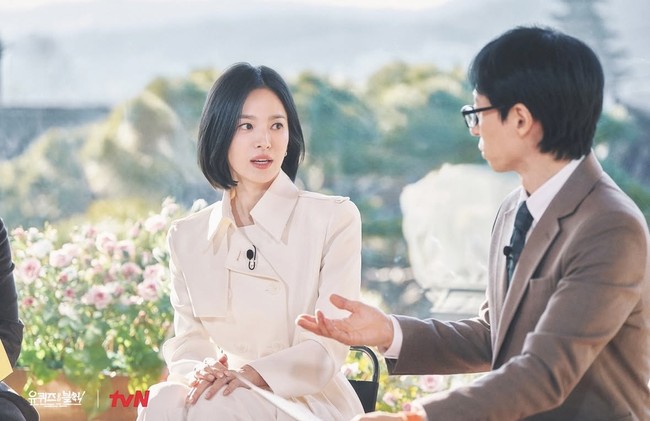 Song Hye Kyo berhasil memenangkan juara pertama dari kontes modeling dan memenangkan hadiah sebesar 3 juta won (sekitar Rp 33 juta). Uang tersebut dia gunakan untuk membiayai pengobatan ibunya. Foto: dok. tvN