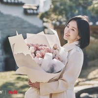 Song Hye Kyo menemukan kedamaian setelah mengikuti saran dari penulis naskah Noh Hee Kyung. Dia menulis 10 hal yang dia syukuri setiap harinya selama lima tahun. Foto: dok. tvN