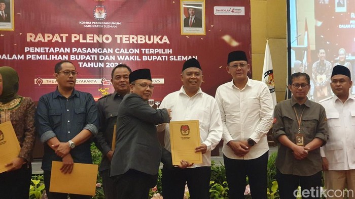 KPU Sleman tetapkan paslon Harda Kiswaya-Danang Maharsa sebagai bupati dan wakil bupati Sleman terpilih, Kamis (9/1/2025).
