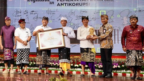 Penganugerahan Percontohan Desa Antikorupsi Tingkat Kabupaten/Kota di Provinsi Bali Tahun 2024 di Gedung Ksirarnawa Art Center, Denpasar, Kamis (9/1/2025). (Dok. Pemprov Bali)