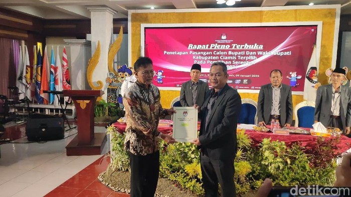 Penyerahan SK penetapan calon Bupati Ciamis terpilih hasil Pilkada Ciamis 2024