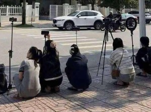 Dijanjikan Duit, Warga Vietnam Ramai-ramai Bawa Kamera Rekam Pelanggar Lalu Lintas