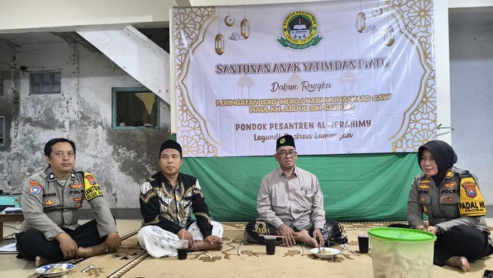 Kapolsek Paciran Lamongan menghadiri kegiatan Pondok Pesantren Al-Ibrahimy