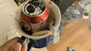 Cangkir orang ini katanya nggak ada di dapur. Pas dicek, ada di kamar temannya. Tapi kondisinya kek begini. Foto: FATT_TOFU via Bored Panda