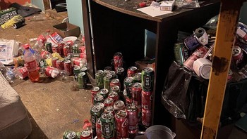 Kakak iparnya tinggal bersama dia. Ini penampakan kamarnya. Foto: 6Emo6Witch6 via Bored Panda