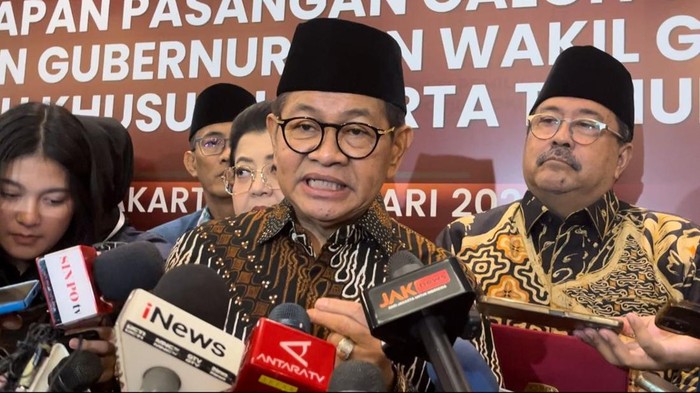 Pramono Anung dan Rano Karno usai penetapan gubernur dan wakil gubernur Jakarta oleh KPU di Hotel Pullman, Jakarta Barat, Kamis (9/1/2025).