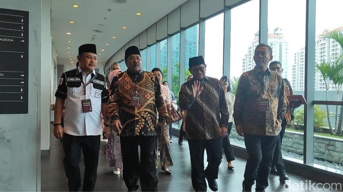 Pramono Anung-Rano Karno tiba di Hotel Pullman, Jakarta Barat.