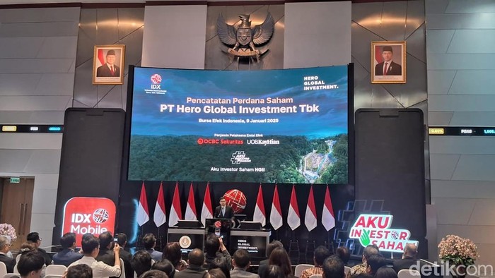 PT Hero Global Investment Tbk, (HGII) emiten sektor energi baru terbarukan (EBT) resmi melantai di Bursa Efek Indonesia (BEI) pada hari ini, Kamis (9/1/2025). Emiten EBT ini menetapkan harga IPO sebesar Rp 200 per saham.