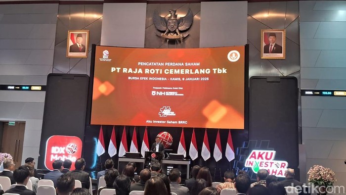PT Raja Roti Cemerlang Tbk (BRRC) yang bergerak di bidang produksi tepung roti (breadcrumbs) secara resmi mencatatkan saham perdananya atau initial public offering (IPO) di Bursa Efek Indonesia (BEI) dengan harga saham per lembar Rp 210.