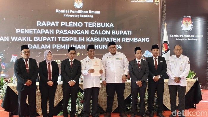 Rapat Pleno Terbuka Penetapan Pasangan Calon Bupati dan Wakil Bupati Terpilih Kabupaten Rembang, Kamis (9/1/2025).