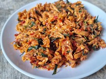 Resep Ayam Suwir Pedas Kemangi yang Pedas Gurihnya Mantap