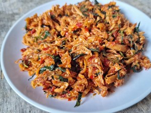 Resep Ayam Suwir Kemangi Pedas Khas Bali, Hati-hati Bikin Boros Nasi!