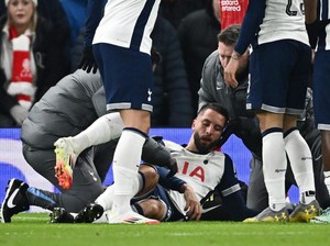 Momen Horor Rodrigo Bentancur Kolaps di Laga Tottenham Vs Liverpool