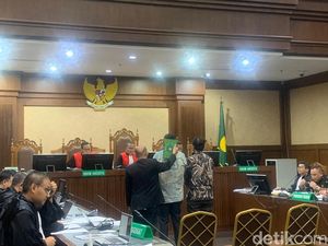 Saksi Korupsi Truk Basarnas Ungkap Pemberian Alphard ke Eks Sestama