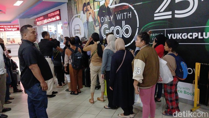 Sebanyak 129 PMI dideportasi dari Malaysia ke Batam. (Foto: Alamudin Hamapu/detikSumut)