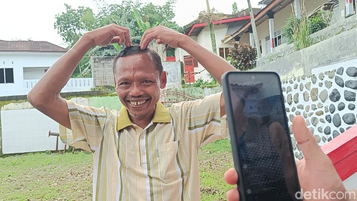 Sumanto, sosok fenomenal eks kanibalisme kini merintis menjadi konten kreator di Yayasan An-Nur Haji Supono Mustajab, Desa Bungkanel, Kecamatan Karanganyar, Kabupaten Purbalingga, Kamis (9/1/2025).