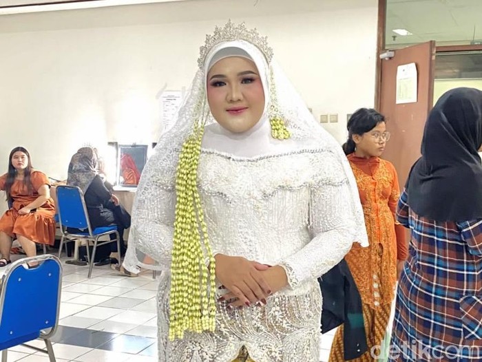 Tangkapan layar video dan foto pernikahan viral mempelai pria digantikan sepupu.