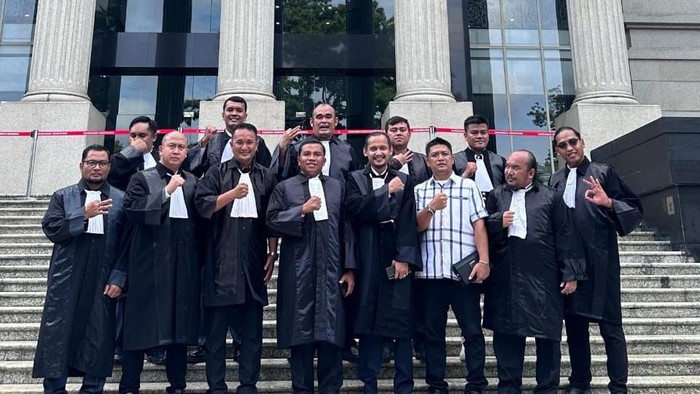 Tim pengacara Tri Adhianto-Abdul Harris Bobihoe (dok. ist)