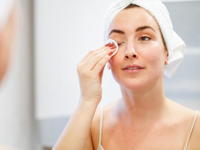 Tips Menghapus Makeup