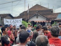 Diduga Korupsi Proyek Desa, Kades Dengkek Pati Didemo Warga