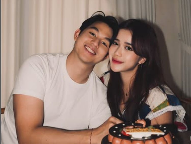 10 Gaya Jonathan Alden dan Brisia Jodie Saat Cicip Berbagai Makanan