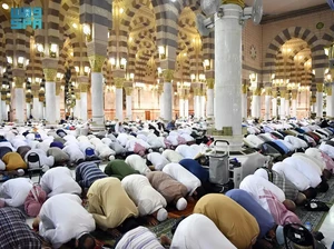 Jemaah Umrah Pingsan saat Salat Isya, Tim Medis Saudi Tiba dalam 1 Menit