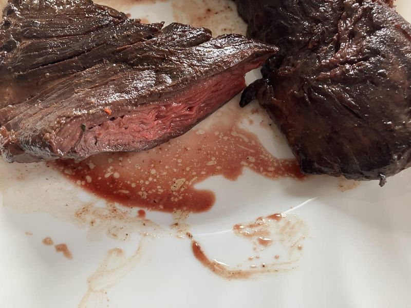 Apakah Muslim Boleh Konsumsi Beefsteak 'Medium Rare' ?