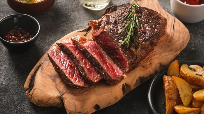 Apakah Muslim Boleh Konsumsi Beefsteak Medium Rare ?