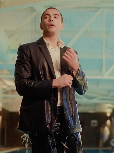 Baju Renang Sekaligus Baju ke Kantor