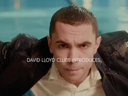 Hemat Waktu, Baju Kerja Unik Ini Bisa Dipakai Berenang Sekaligus ke Kantor