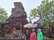 Dihajar Hujan Badai, Candi Ratusan Tahun di Bali Roboh