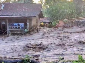 Banjir Bandang dari Lereng Argopuro Terjang Permukiman Warga Bondowoso