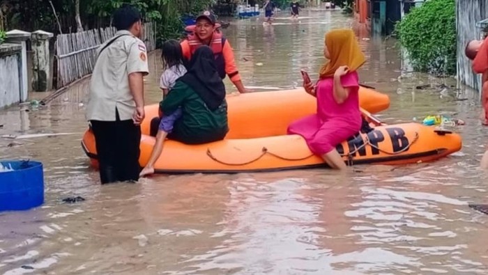 Banjir di Muara Enim sebabkan ratusan KK terdampak.
