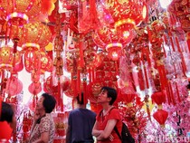 Berburu Pernak-pernik Imlek di Glodok