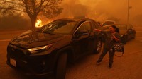 AccuWeather, perusahaan swasta yang menyediakan data tentang cuaca dan dampaknya, pada hari Kamis meningkatkan estimasi kerusakan dan kerugian ekonomi menjadi $135-$150 miliar. Sebelumnya, perusahaan tersebut memperkirakan kerusakan bisa mencapai $57 miliar. AP/Ethan Swope