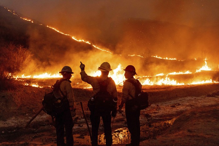 The Palisades Fire ravages a neighborhood amid high winds in the Pacific Palisades neighborhood of Los Angeles, Tuesday, Jan. 7, 2025. (AP Photo/Ethan Swope)