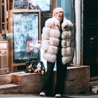 Semakin ramai, gantungan di tas BCL terlihat semakin bertambah. Dalam foto kali ini istri Tiko Aryawardhana itu tampak menggantungkan 4 boneka sekaligus pada tas yang dibawanya. Ada karakter Shinchan yang menjadi tambahan untuk melengkapi koleksi bag charm di tas BCL. Foto: Instagram/@itsmebcl