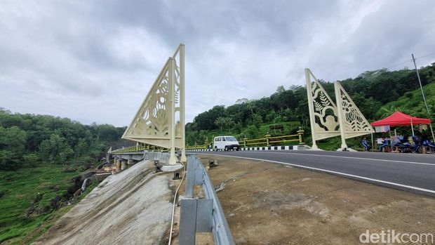 Cantiknya panorama di Jembatan Kedung Kandang Gunungkidul memanjakan mata. Foto diambil Jumat (10/1/2025).