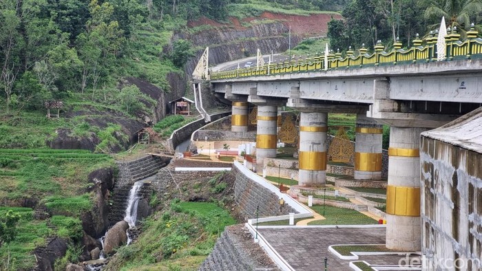 Cantiknya panorama di Jembatan Kedung Kandang Gunungkidul memanjakan mata. Foto diambil Jumat (10/1/2025).