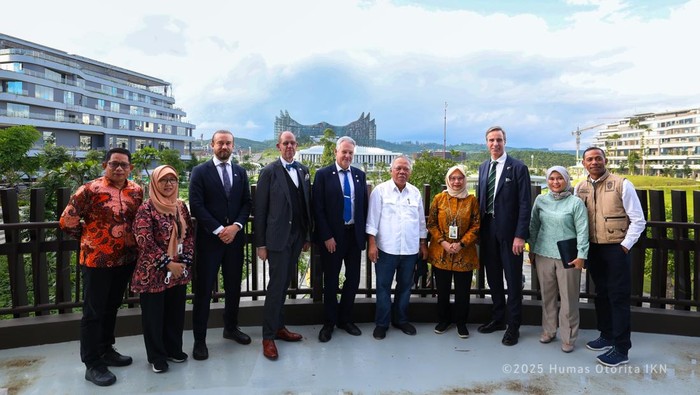 Kepala Otorita Ibu Kota Nusantara (IKN) Basuki Hadimuljono menerima kunjungan dari delegasi Parlemen Swedia yang tergabung dalam kelompok persahabatan parlemen Swedia-Indonesia, Kamis (09/1/2025) di Galeri UMKM, Nusantara.
