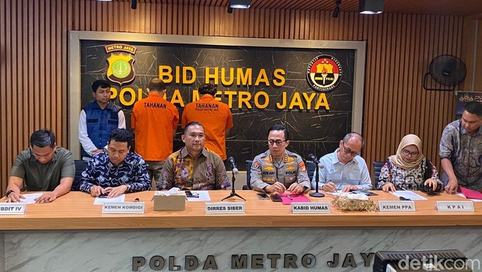 Direktorat Reserse Siber Polda Metro Jaya menggelar konferensi pers kasus pornografi.