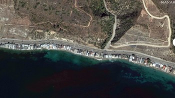 Ini adalah bencana yang belum pernah kami lihat selama 16 tahun bertugas di LAFD dan lima tahun di gugus tugas damkar lain, saya belum pernah melihat angin yang berhasil mencapai Samudra Pasifik, berbalik dan kembali ke ngarai, kata Raabe. Foto: Maxar Technologies