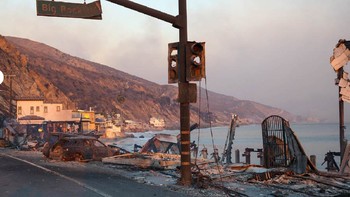 Menurut para ahli, musim dingin yang kering secara berturut-turut membuat rumput dan vegetasi berubah menjadi objek yang mudah terbakar. Foto: Maxar Technologies