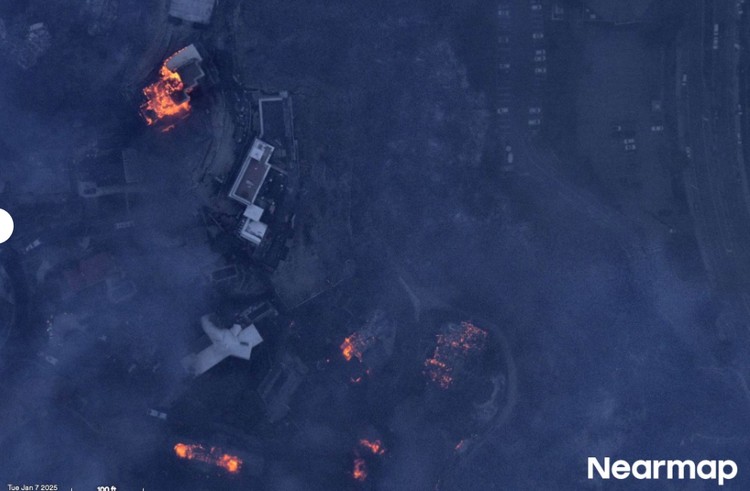 Foto sebelum dan setelah kebaran besar di Los Angeles Foto sebelum dan setelah kebaran besar di Los Angeles
