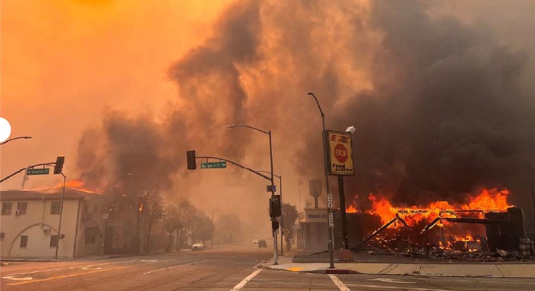 Foto sebelum dan setelah kebaran besar di Los Angeles