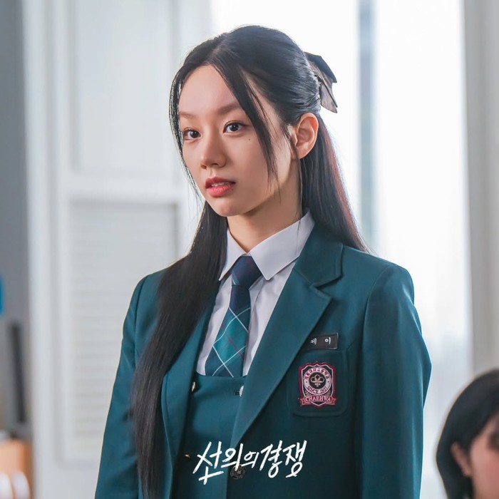 Penampilan Hyeri di drama Korea Friendly Rivalry.